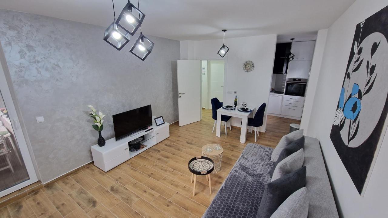 Apartman Astra Сремська Митровиця Екстер'єр фото